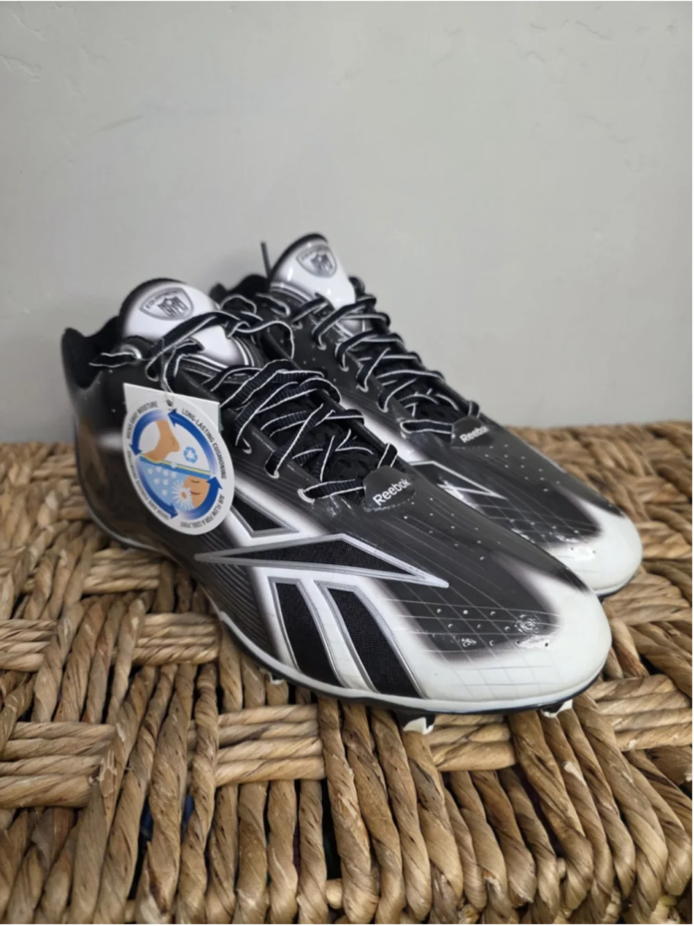 Reebok NFL Equipment NWOB $140 Men's Boys Football Cleats Size 13.5 Black White